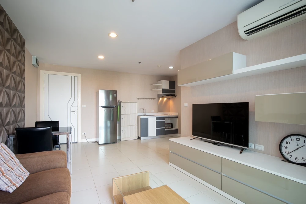 For rent: Silk Place Phaholyothin-Laksi, 7th floor, nice room with high-quality wallpaper, spacious living area. Book now!