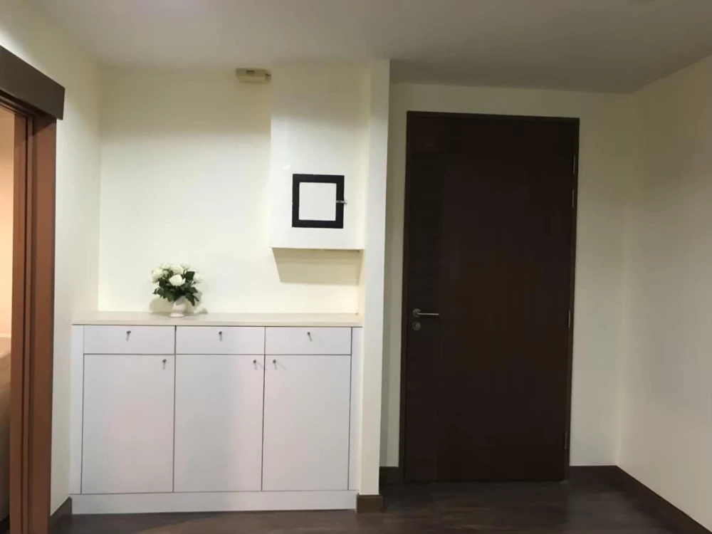 For rent Silom City Resort, a nice room, comes with complete furniture and electrical appliances. Reserve now, hurry!