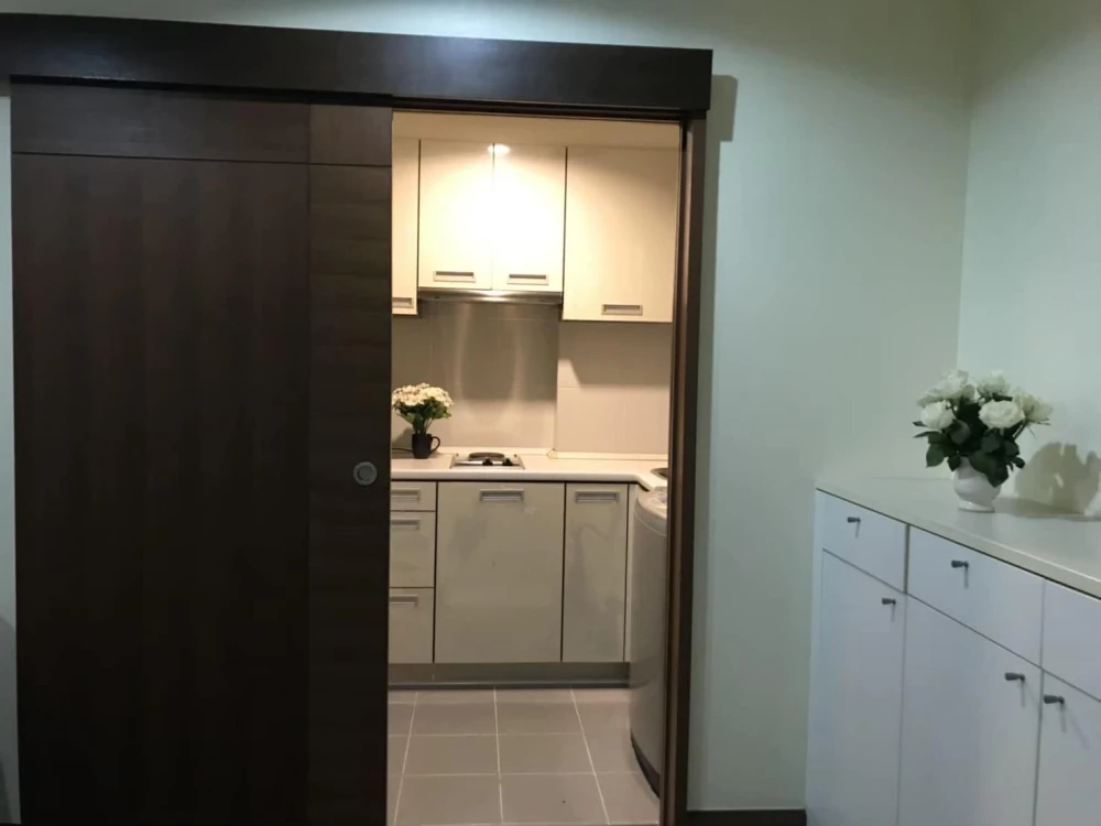 For rent Silom City Resort, a nice room, comes with complete furniture and electrical appliances. Reserve now, hurry!