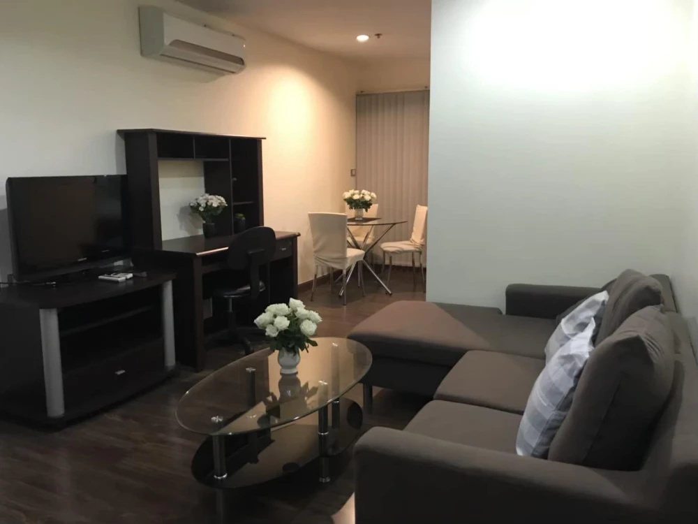 For rent Silom City Resort, a nice room, comes with complete furniture and electrical appliances. Reserve now, hurry!