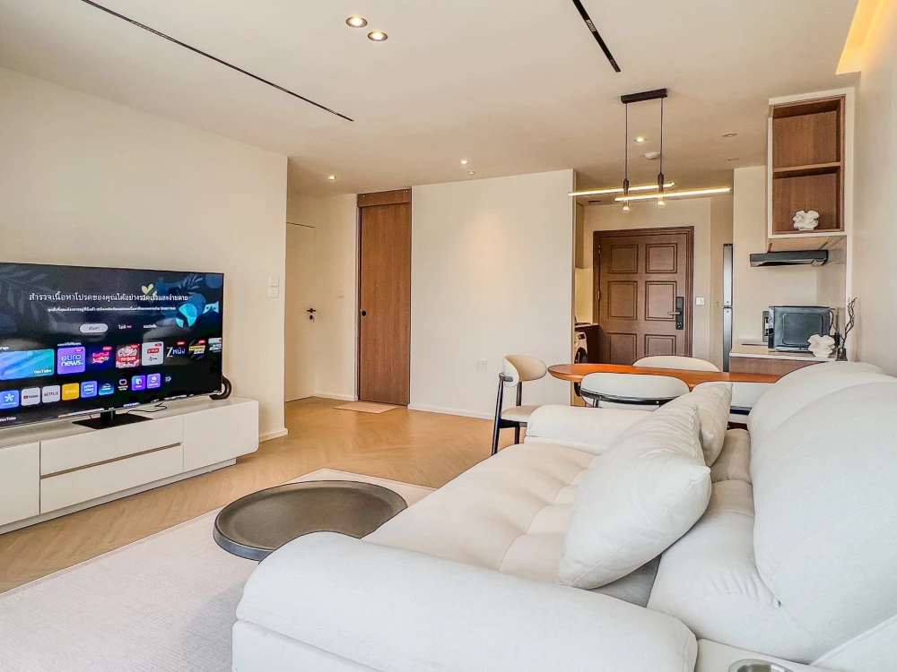For rent: Siphraya Riverview, 2 bedrooms, plenty of living space, good location, beautiful view from high floor, don't miss it.