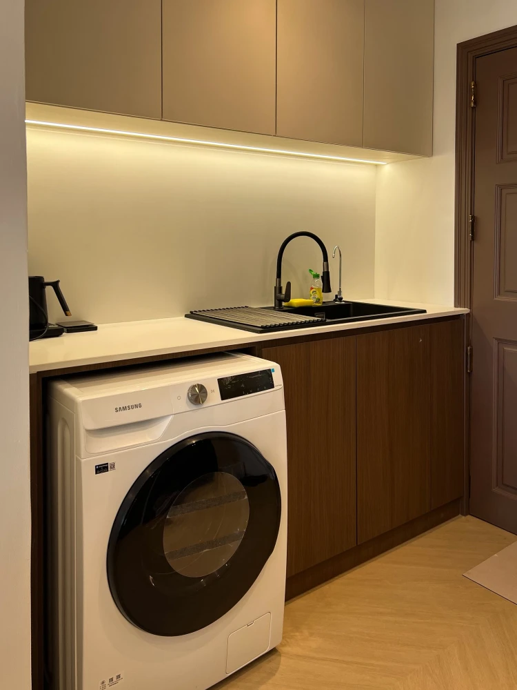 For rent: Siphraya Riverview, 2 bedrooms, plenty of living space, good location, beautiful view from high floor, don't miss it.