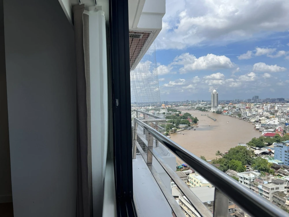 For rent: Siphraya Riverview, 2 bedrooms, plenty of living space, good location, beautiful view from high floor, don't miss it.