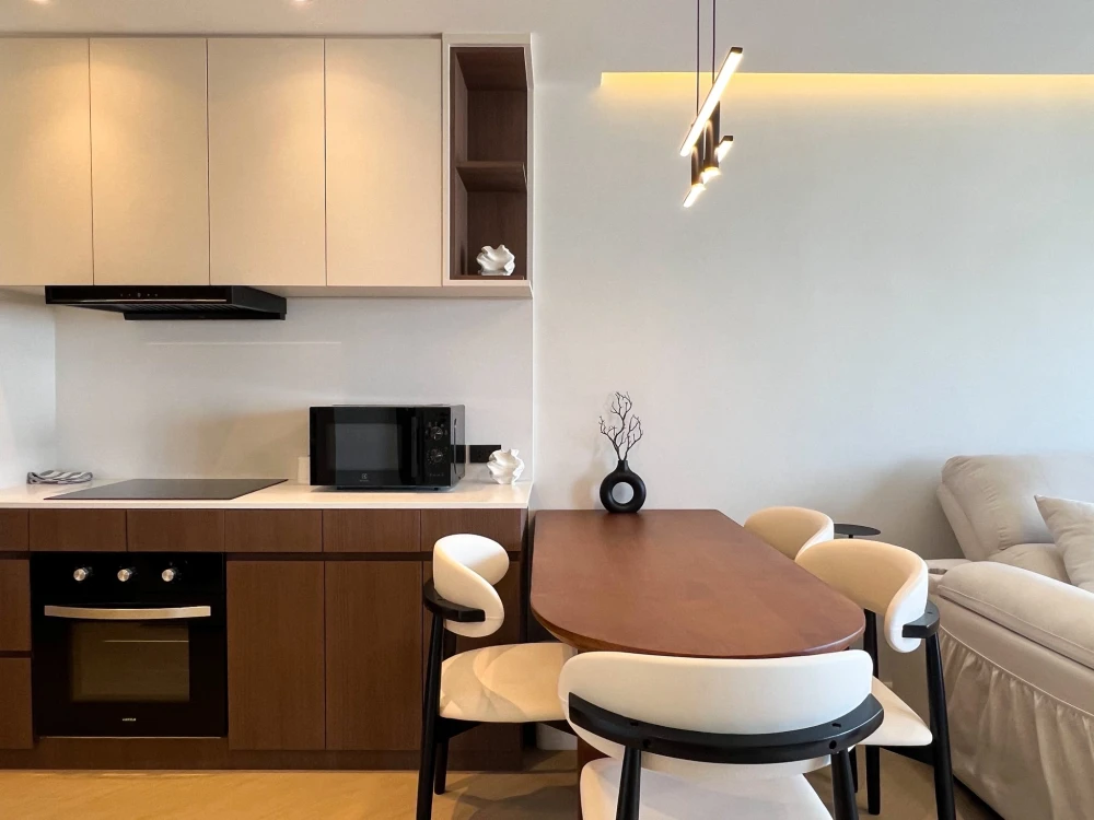 For rent: Siphraya Riverview, 2 bedrooms, plenty of living space, good location, beautiful view from high floor, don't miss it.