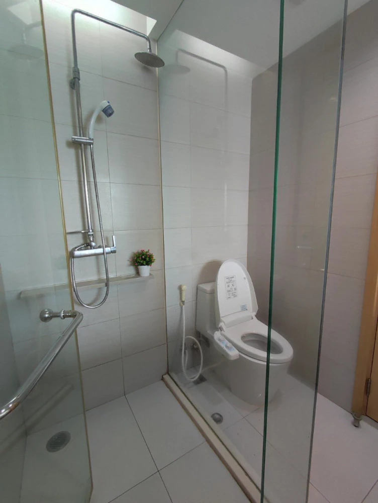 For rent Siri @ Sukhumvit 27th floor, high floor, open view, fully furnished room, nice to live in, book now before you miss out.