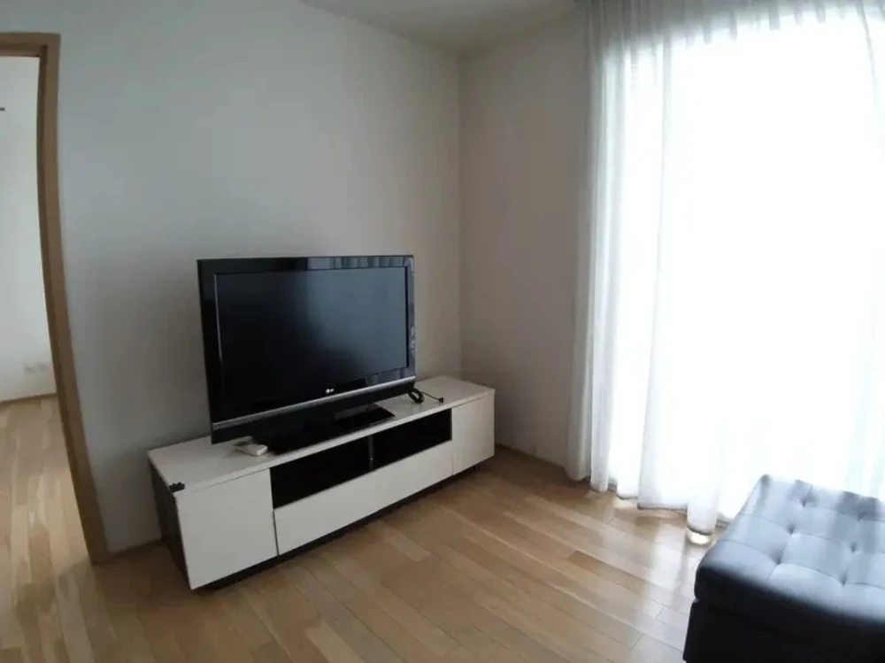 For rent Siri @ Sukhumvit, facing north, room is not hot, high floor, very good breeze, book now and you won't be disappointed.