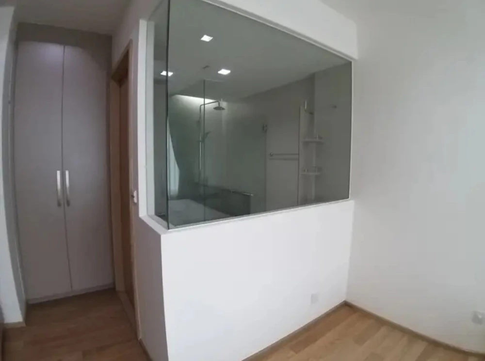 For rent Siri @ Sukhumvit, facing north, room is not hot, high floor, very good breeze, book now and you won't be disappointed.