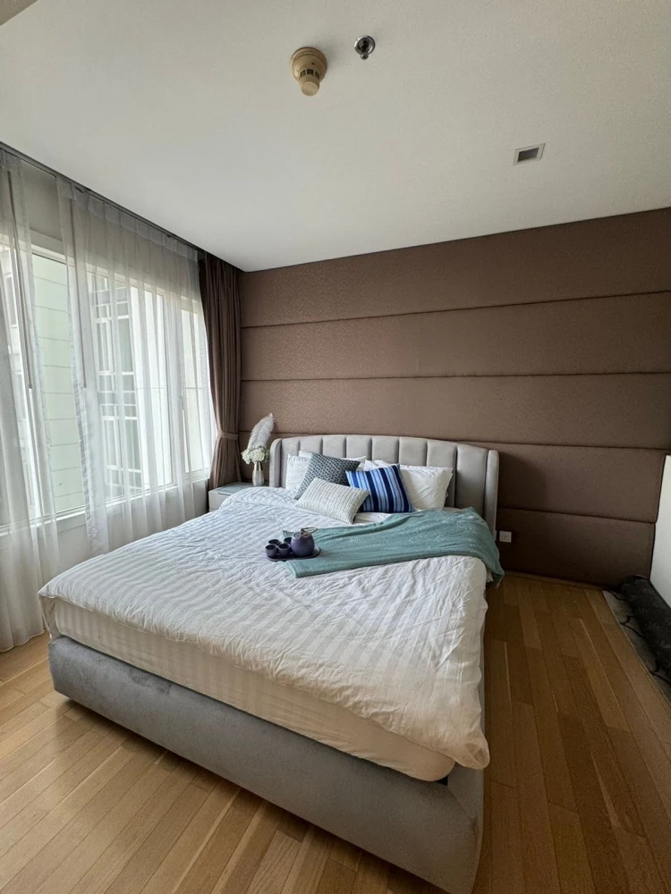 For rent: Siri @ Sukhumvit. Spacious, fully furnished room. Book now! Don't miss out! Act fast!