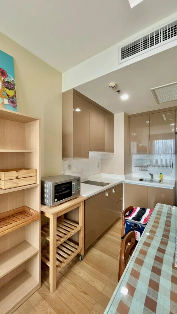 For rent Siri @ Sukhumvit, very spacious room, lots of usable space, beautiful view and no blocked view. Book now and you won't be disappointed.
