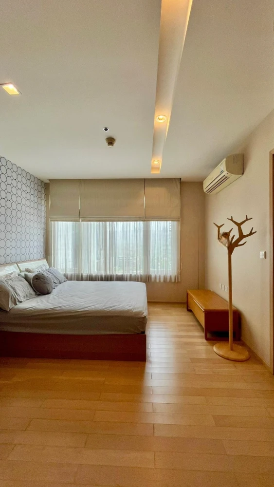 For rent Siri @ Sukhumvit, very spacious room, lots of usable space, beautiful view and no blocked view. Book now and you won't be disappointed.