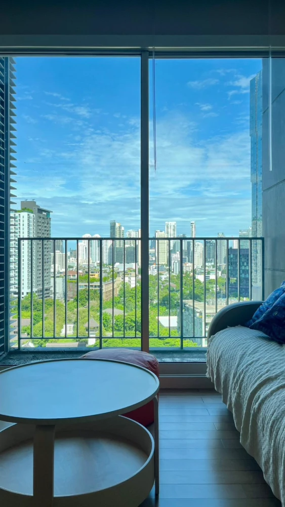 For rent Siri @ Sukhumvit, very spacious room, lots of usable space, beautiful view and no blocked view. Book now and you won't be disappointed.