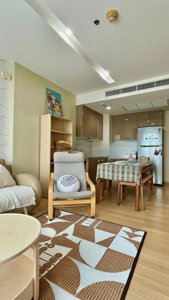For rent Siri @ Sukhumvit, very spacious room, lots of usable space, beautiful view and no blocked view. Book now and you won't be disappointed.