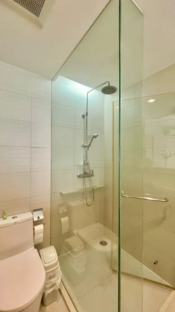 For rent Siri @ Sukhumvit, very spacious room, lots of usable space, beautiful view and no blocked view. Book now and you won't be disappointed.