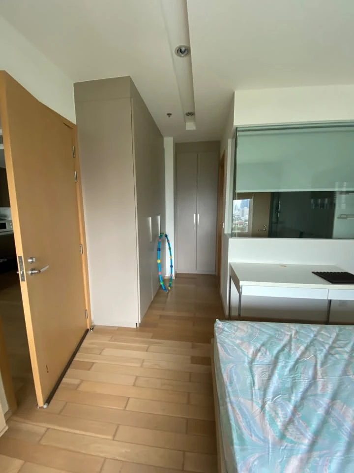 For rent: Siri @ Sukhumvit. Very spacious room with Lumpini Park view, peaceful atmosphere, fully furnished and ready to move in.