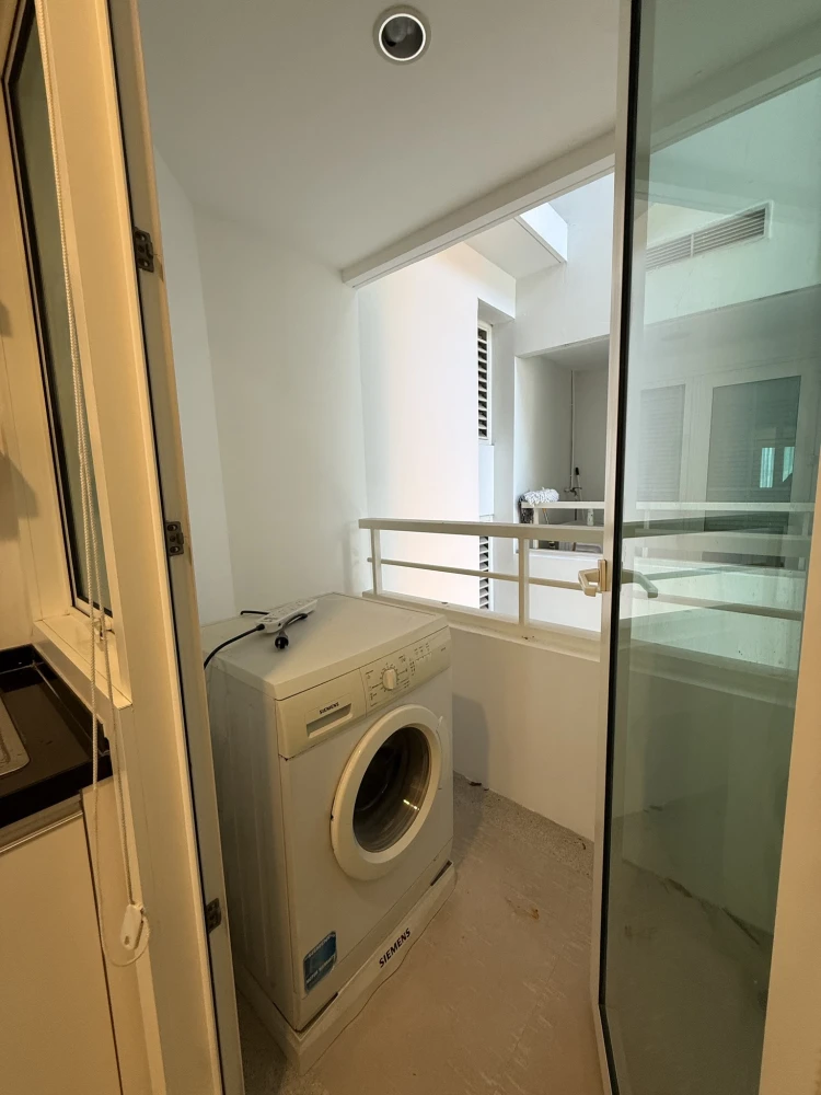 For rent: Siri Residence Sukhumvit 24. Cozy living room and ample storage space. Enjoy beautiful city and garden views from the 25th floor corner unit
