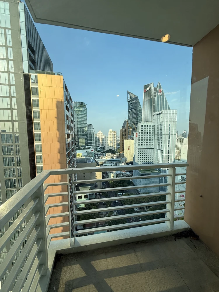 For rent: Siri Residence Sukhumvit 24. Cozy living room and ample storage space. Enjoy beautiful city and garden views from the 25th floor corner unit