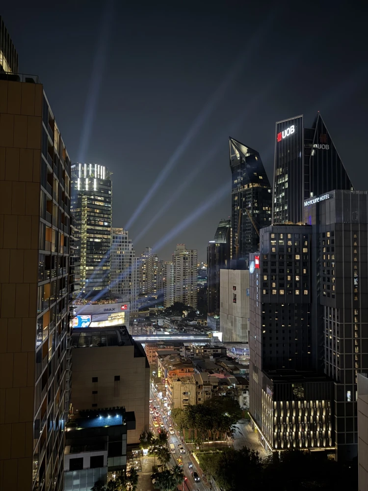 For rent: Siri Residence Sukhumvit 24. Cozy living room and ample storage space. Enjoy beautiful city and garden views from the 25th floor corner unit
