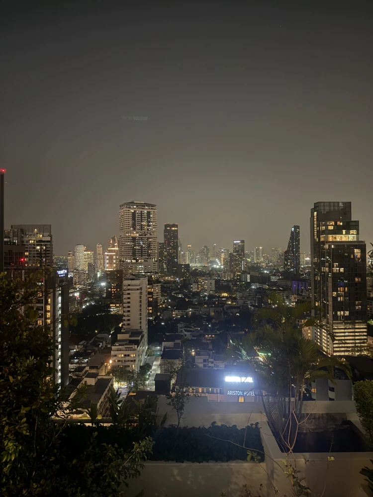 For rent: Siri Residence Sukhumvit 24. Cozy living room and ample storage space. Enjoy beautiful city and garden views from the 25th floor corner unit