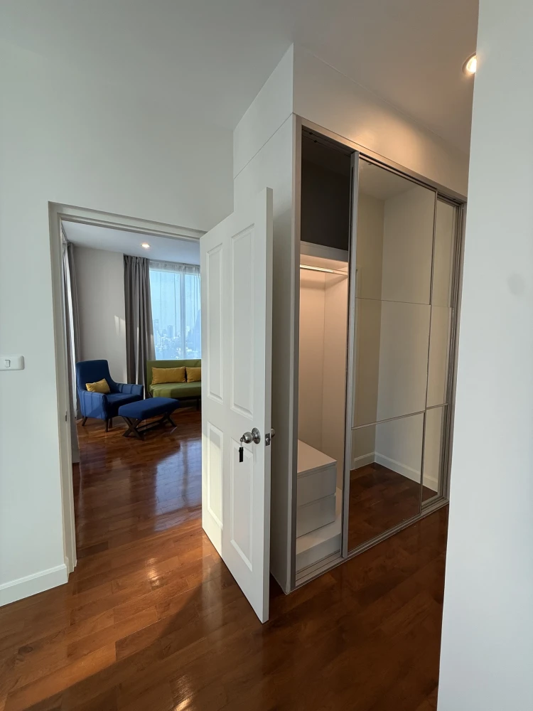 For rent: Siri Residence Sukhumvit 24. Cozy living room and ample storage space. Enjoy beautiful city and garden views from the 25th floor corner unit