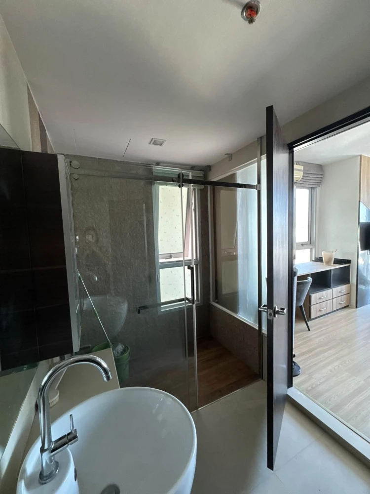 For Rent: Sky Walk & Weltz Residence – spacious 2-bedroom, 1-bathroom unit with a fully equipped kitchen. Book now!