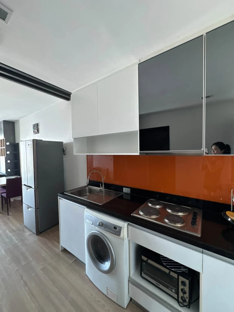 For Rent: Sky Walk & Weltz Residence – spacious 2-bedroom, 1-bathroom unit with a fully equipped kitchen. Book now!
