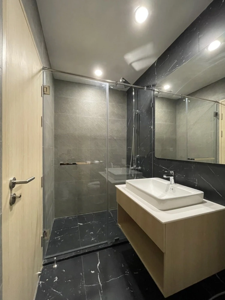 For rent: SKYRISE Avenue Sukhumvit 64, 1 bedroom, 1 bathroom, spacious living area, beautiful city view. Book now!