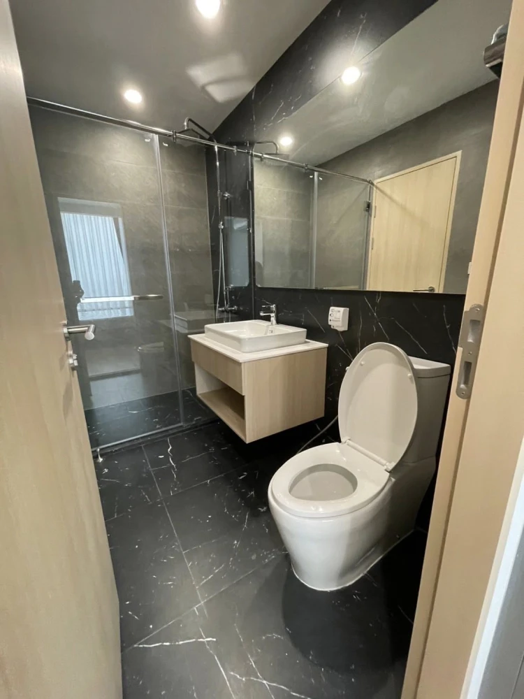 For rent: SKYRISE Avenue Sukhumvit 64, 1 bedroom, 1 bathroom, spacious living area, beautiful city view. Book now!