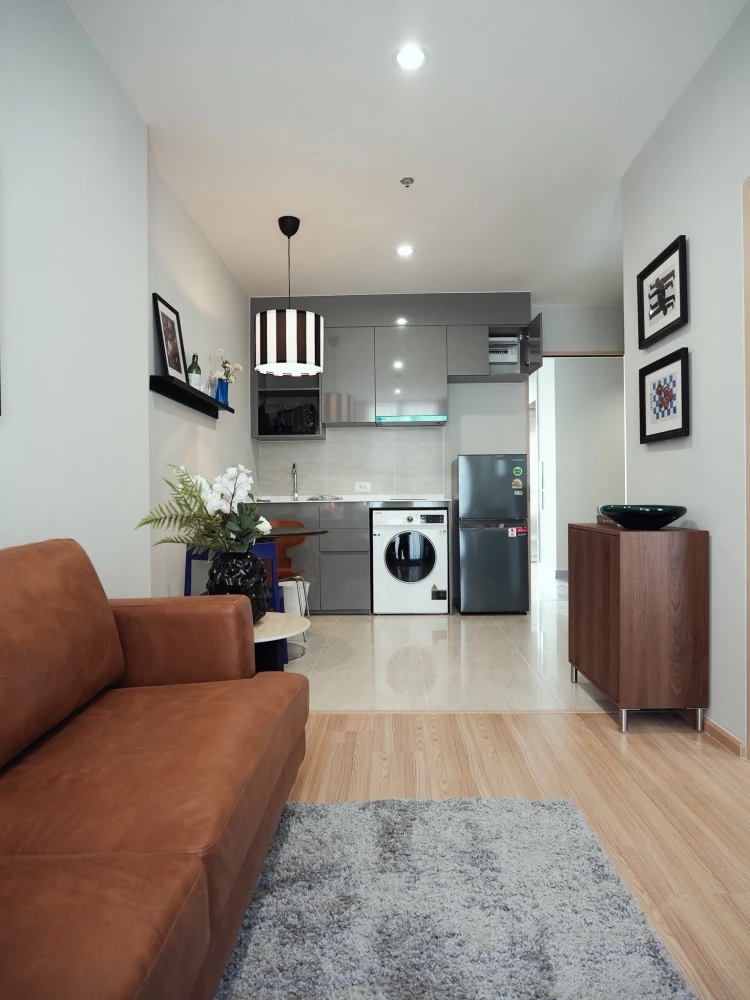 For rent: SKYRISE Avenue Sukhumvit 64, high floor, fully furnished, very livable. Book now!