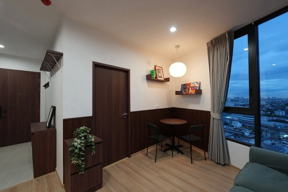 For rent: Skyrise Avenue Sukhumvit 64. The unit features a "Warm Living Suite" style, combining dark wood accents with light wood flooring, warm light