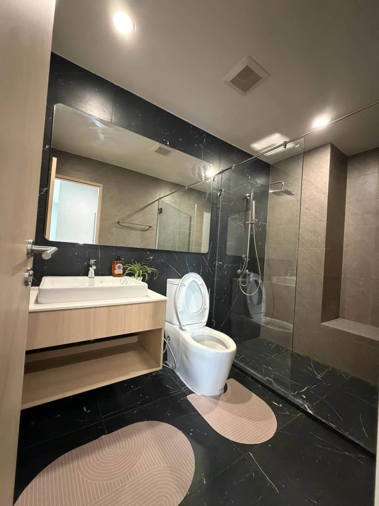 For rent: SKYRISE Avenue Sukhumvit 64, corner unit, less crowded, spacious, beautifully furnished. Book now!
