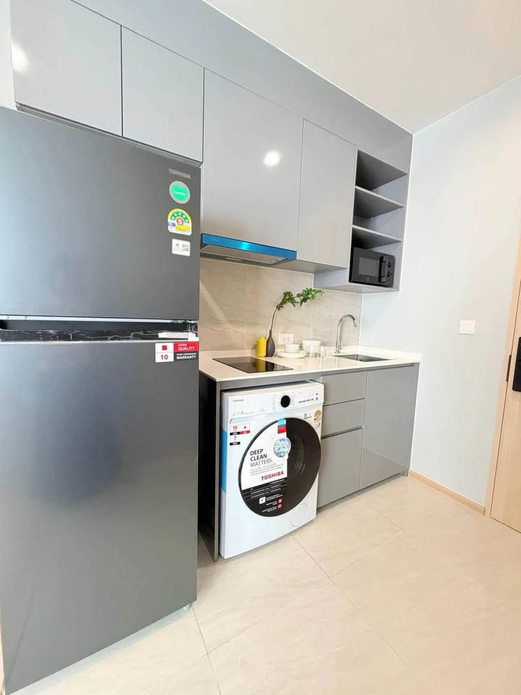 For rent: SKYRISE Avenue Sukhumvit 64, corner unit, less crowded, spacious, beautifully furnished. Book now!