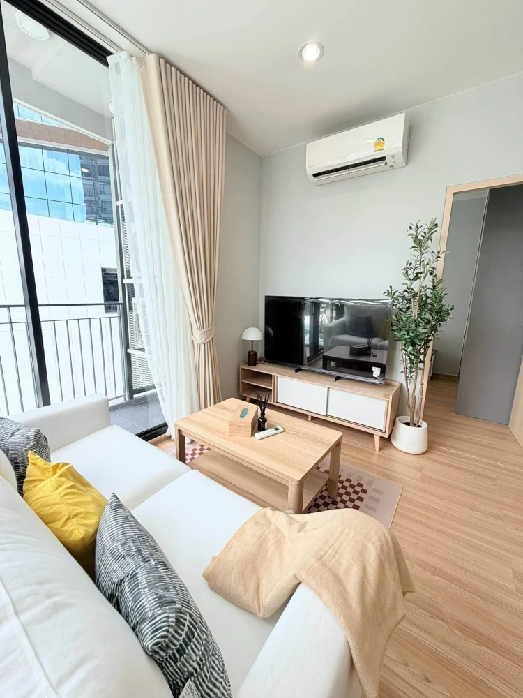For rent: SKYRISE Avenue Sukhumvit 64, corner unit, less crowded, spacious, beautifully furnished. Book now!