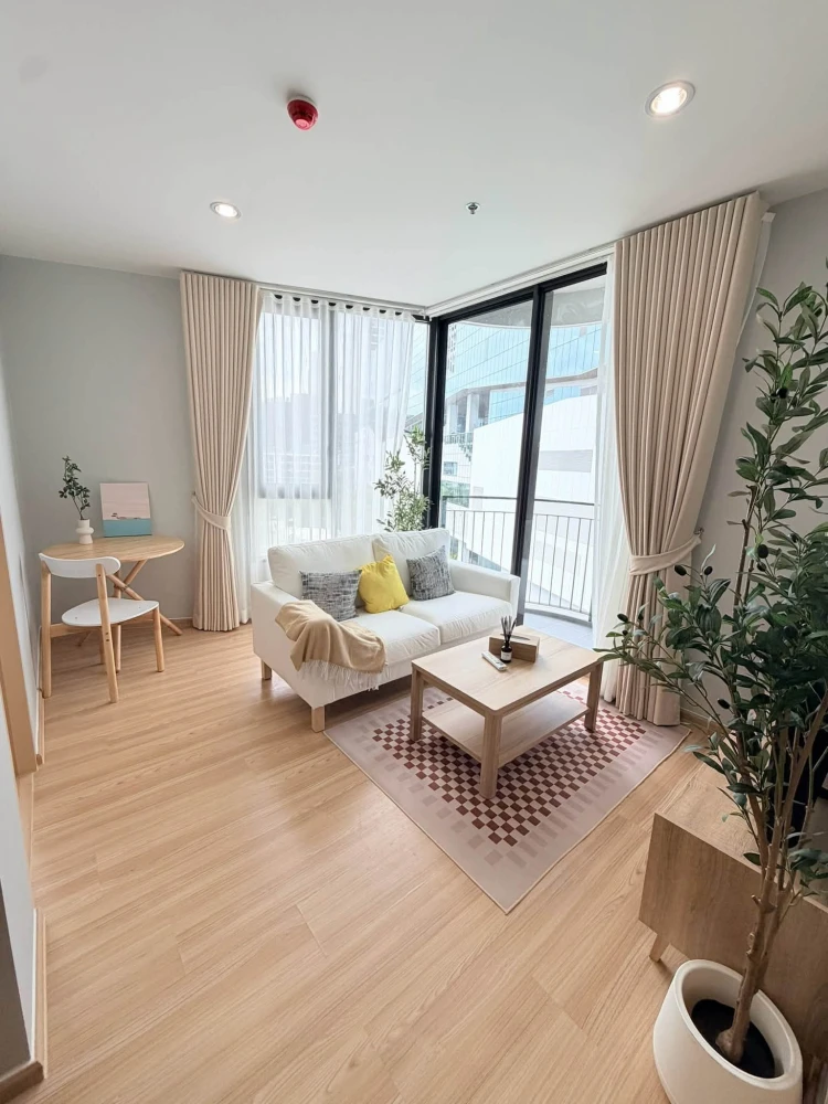 For rent: SKYRISE Avenue Sukhumvit 64, corner unit, less crowded, spacious, beautifully furnished. Book now!