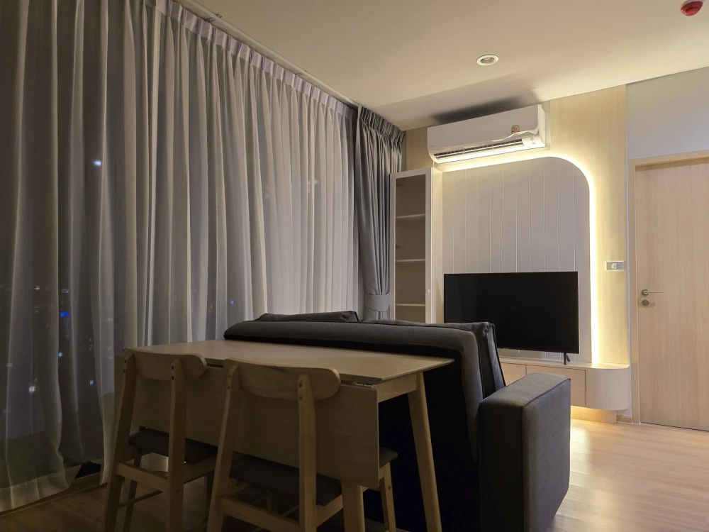 For rent: Skyrise Avenue Sukhumvit 64. Very high floor unit with stunning city views and gorgeous built-in furnishings. Don't miss out!