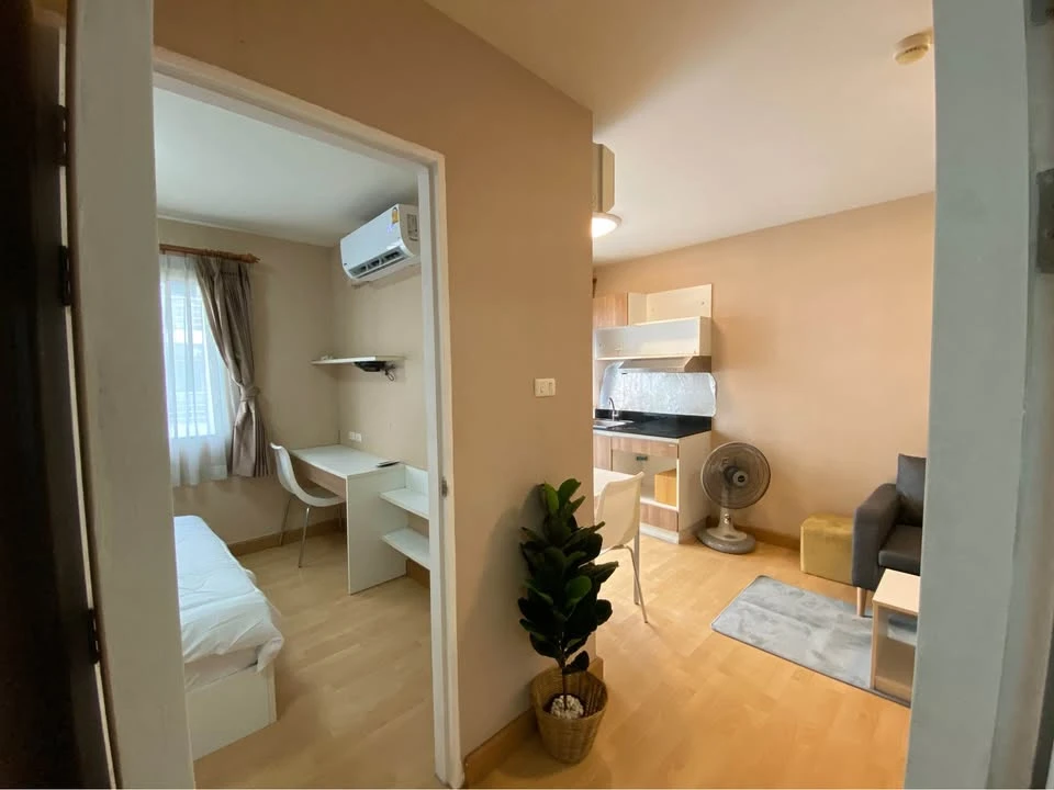 For rent, SMART CONDO Rama 2, Building G, 4th floor, minimal style decorated room, beautiful, clean, very inviting. If interested, book now.