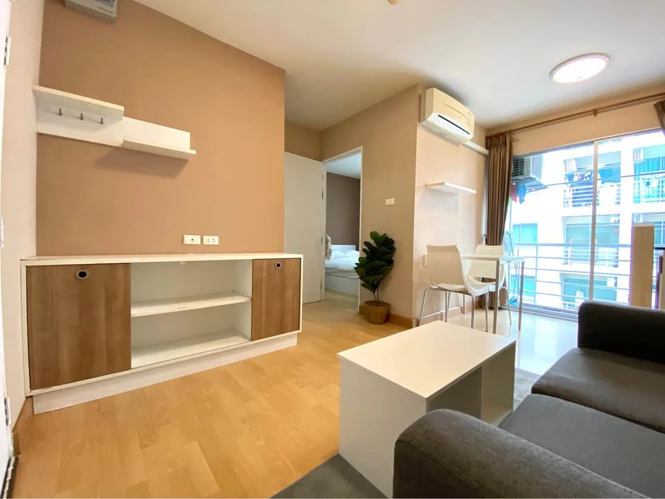 For rent, SMART CONDO Rama 2, Building G, 4th floor, minimal style decorated room, beautiful, clean, very inviting. If interested, book now.