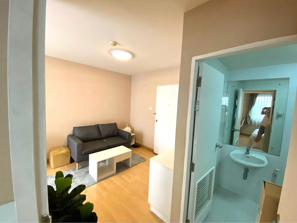 For rent, SMART CONDO Rama 2, Building G, 4th floor, minimal style decorated room, beautiful, clean, very inviting. If interested, book now.