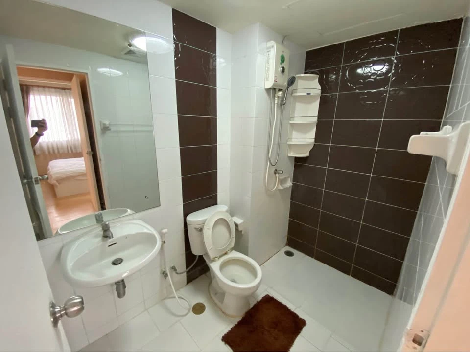 For rent, SMART CONDO Rama 2, Building G, 4th floor, minimal style decorated room, beautiful, clean, very inviting. If interested, book now.