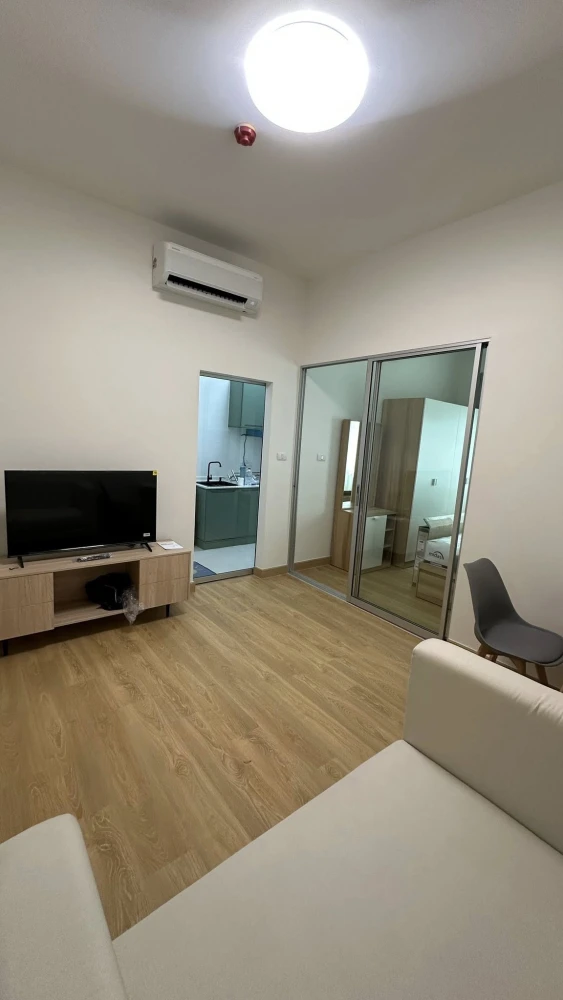 ให้เช่า Smart Watcharapol ห้องกว้างขวาง พร้อมอยู่เฟอร์พร้อม ราคาสบายกระเป๋า จองเลย