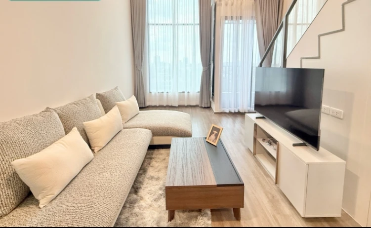 For Rent: So Origin Kaset Interchange, 10th Floor. Fully furnished. Book now.