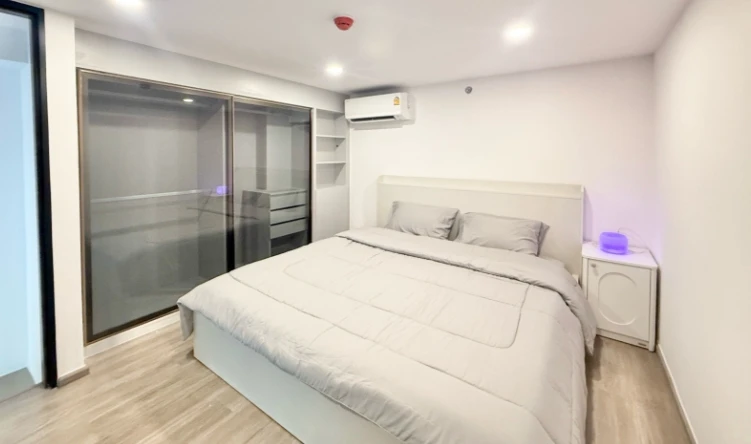 For Rent: So Origin Kaset Interchange, 10th Floor. Fully furnished. Book now.
