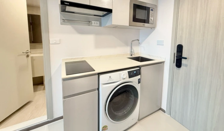 For Rent: So Origin Kaset Interchange, 10th Floor. Fully furnished. Book now.