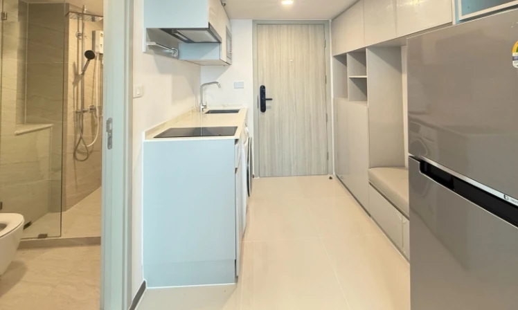 For Rent: So Origin Kaset Interchange, 10th Floor. Fully furnished. Book now.