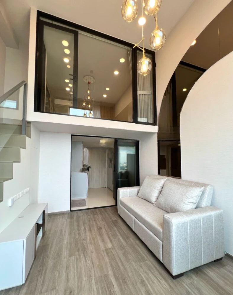 For rent: So origin kaset interchange, Duo space room, high ceiling, 15th floor, view of the super chill swimming pool. If you're late, you'll definit