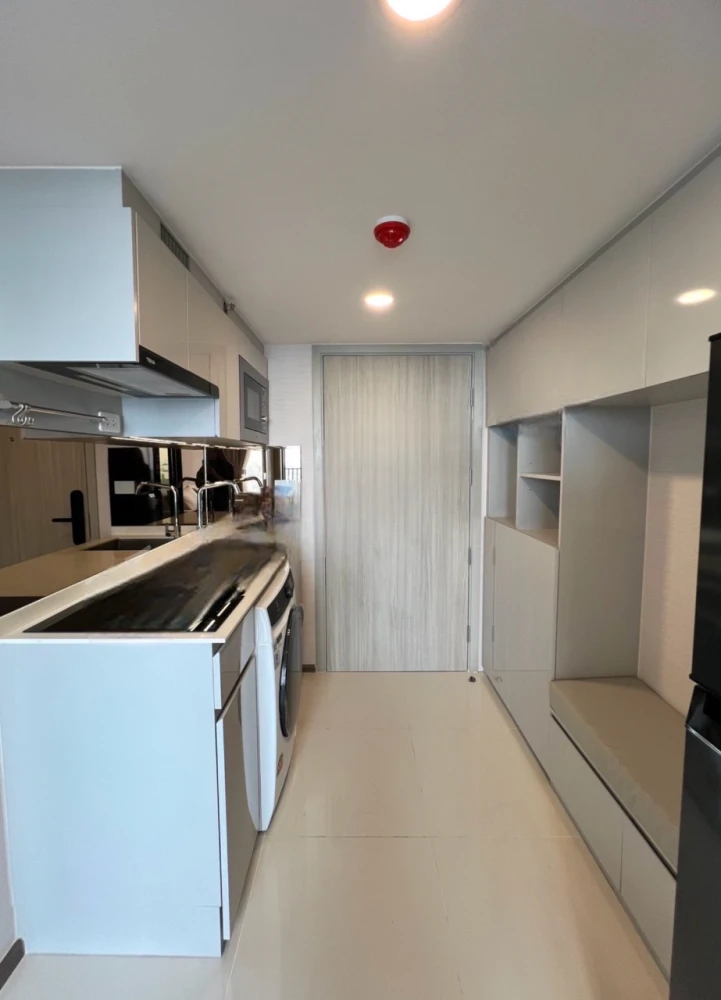 For rent: So origin kaset interchange, Duo space room, high ceiling, 15th floor, view of the super chill swimming pool. If you're late, you'll definit