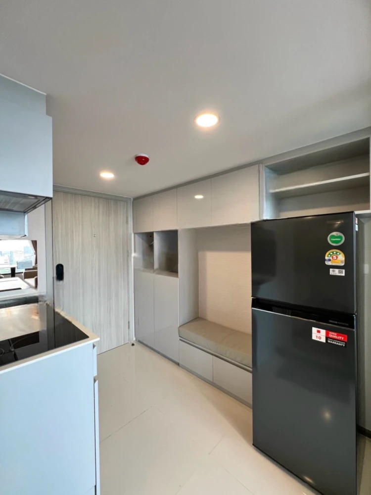 For rent: So origin kaset interchange, Duo space room, high ceiling, 15th floor, view of the super chill swimming pool. If you're late, you'll definit