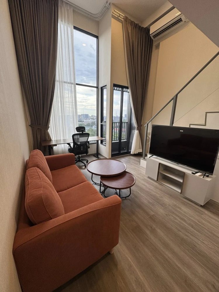 For rent: So Origin Kaset Interchange, a cozy room with high ceilings, airy and spacious, fully furnished. Don't miss out on this great deal!