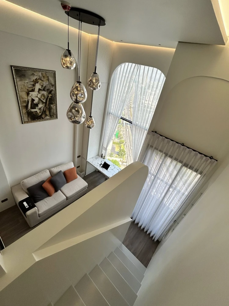 For rent: So Origin Kaset Interchange, 21st floor, 4m high ceiling, beautifully decorated and very comfortable. Book now!