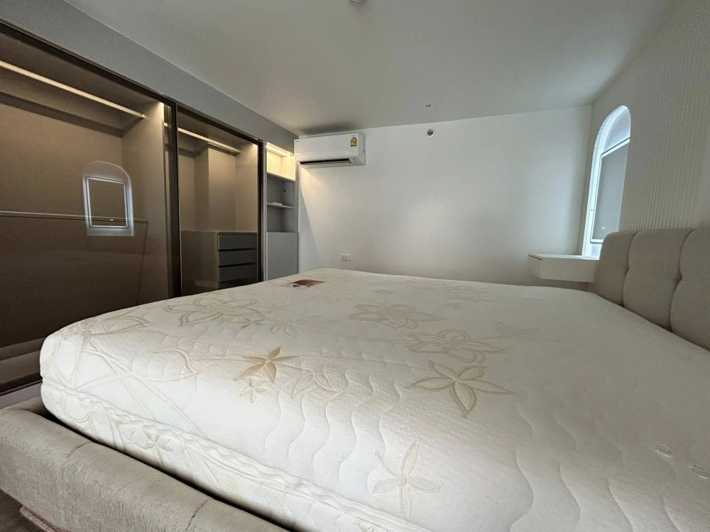 For rent: So Origin Kaset Interchange, 21st floor, 4m high ceiling, beautifully decorated and very comfortable. Book now!