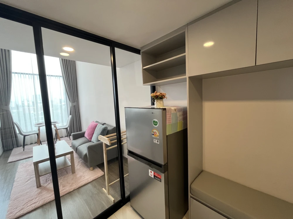 For rent: SO Origin Kaset Interchange. Ready-to-move-in room. Fully furnished. Just bring your own luggage and move in. Hurry and reserve now!!!